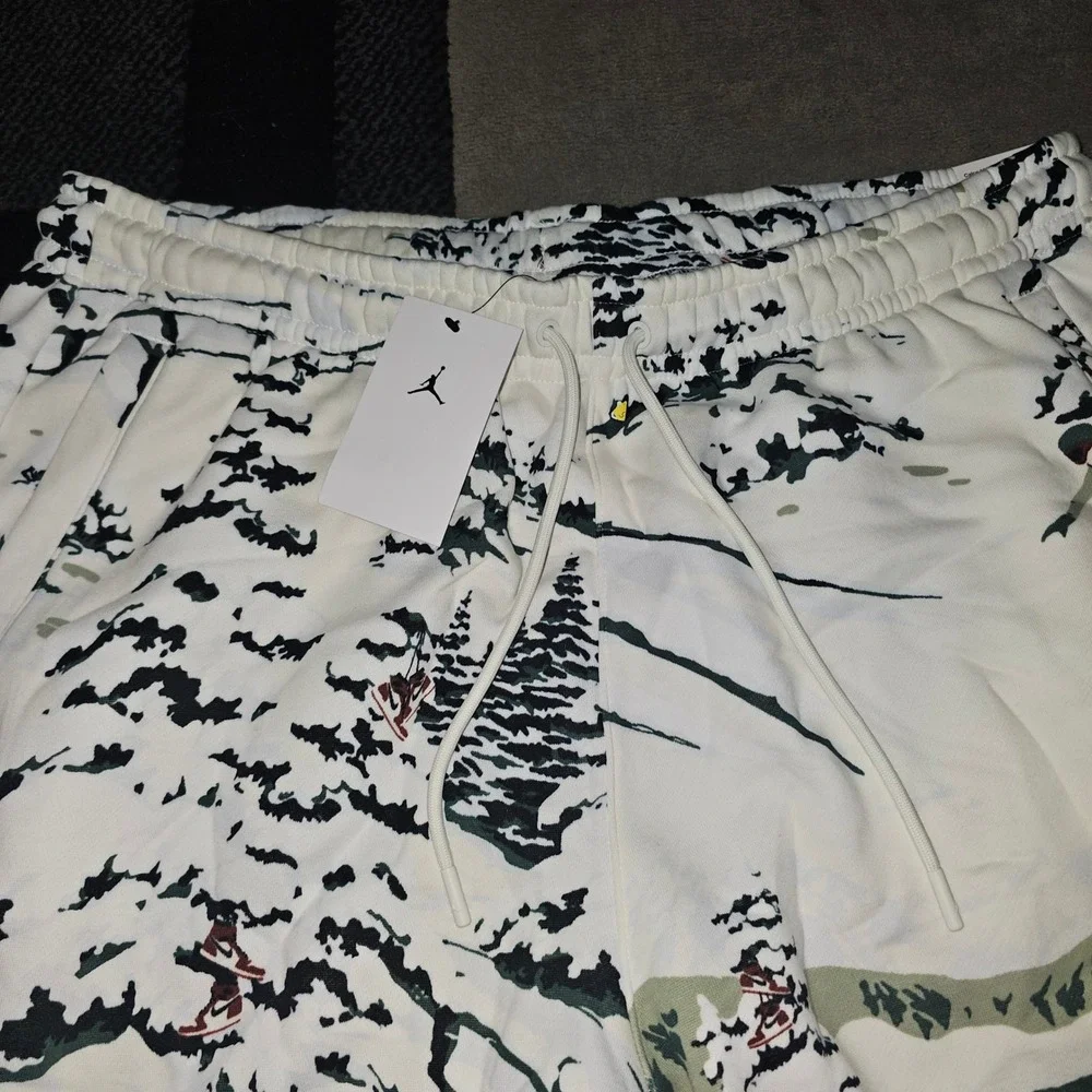 Jordan Graphic Fleece Pants‎ Mens XL White Winter Scene HV1052-133 New